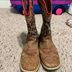 Twisted X Girls cowboy boots. 11